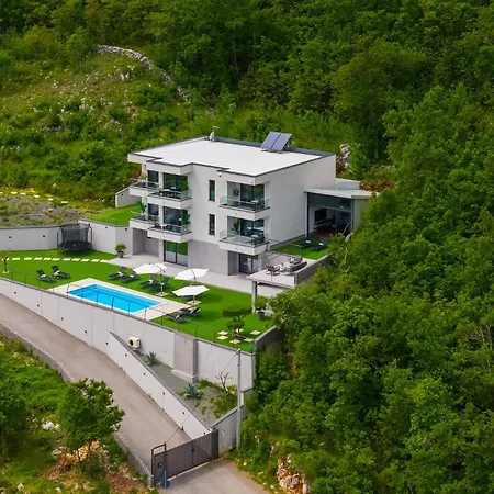 Villa Lavinia *